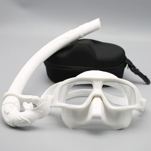 One large-frame diving mask with snorkel, anti-fog diving kit, storage box included