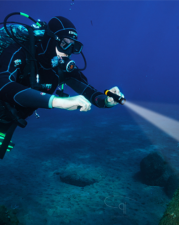ORCATORCH D700 Dive Light